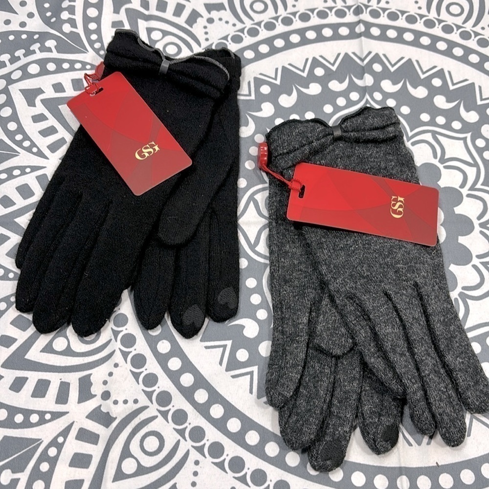 NWT GSG grey and black cashmere like gloves​​​​​​​​​​